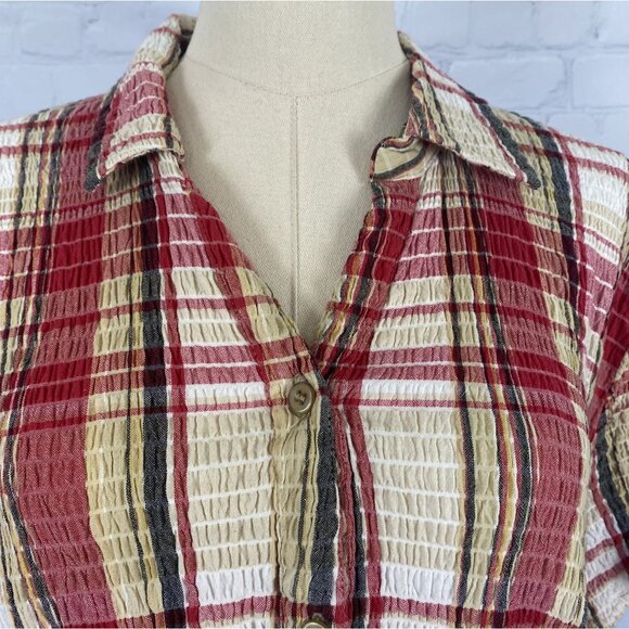 ⭐ 3/$15 Lemon Grass Large Cream Red Plaid Crinkle Short Sleeve Button Up Shirt - Picture 5 of 8